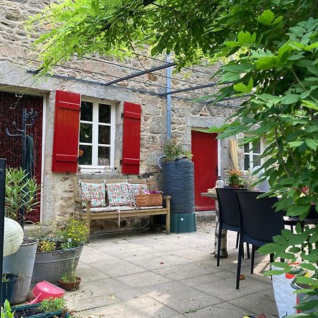 Haute Dône, een vakantiehuis met 2 slaapkamers, rust en natuur Luzy Buitenkant foto