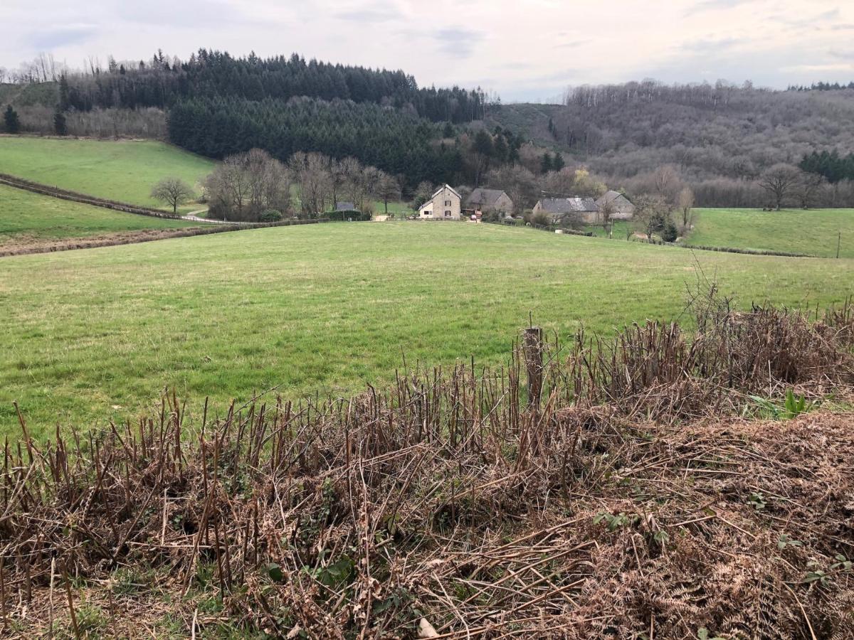 Haute Dône, een vakantiehuis met 2 slaapkamers, rust en natuur Luzy Buitenkant foto