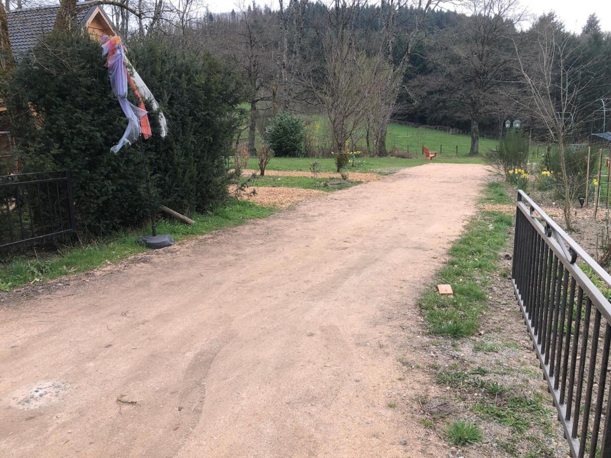 Haute Dône, een vakantiehuis met 2 slaapkamers, rust en natuur Luzy Buitenkant foto