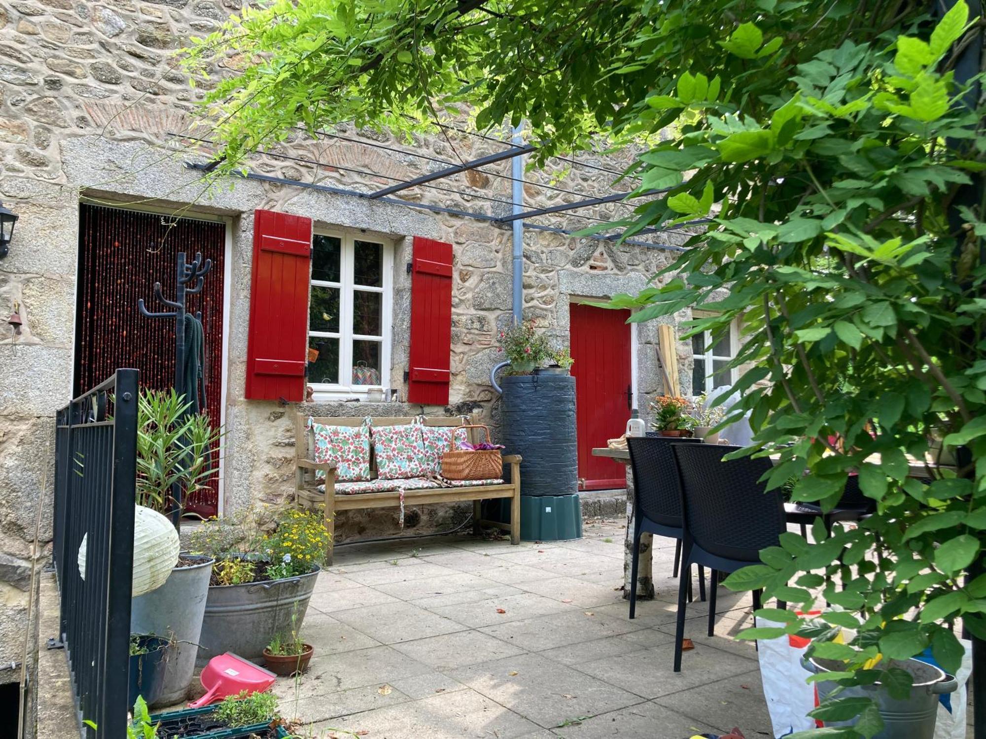 Haute Dône, een vakantiehuis met 2 slaapkamers, rust en natuur Luzy Buitenkant foto